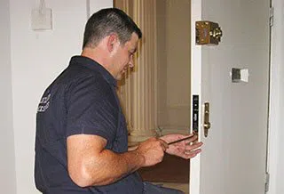 Safe Key Locksmith Service Miami, FL 305-744-5507 - locksmith-6